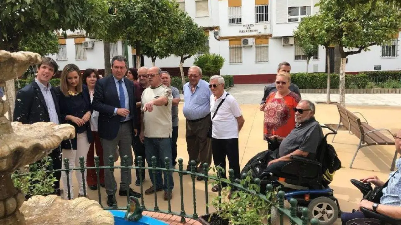 Espadas en la Plaza de Papachina tras su reurbanizaci&oacute;n. - Emasesa