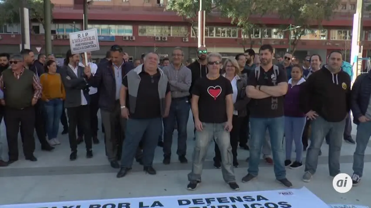 Los taxistas piden la regulaci&oacute;n de las VTC antes de Semana Santa