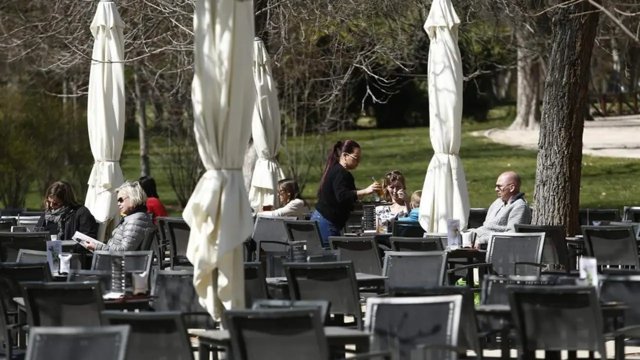 Las diferencias salariales entre mujeres y hombres se mantienen a&ntilde;o tras a&ntilde;o. - Archivo
