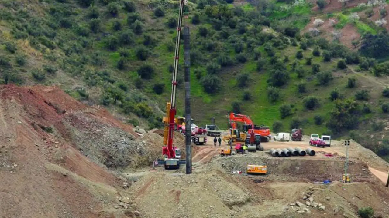 Labores de rescate en el pozo. - EFE