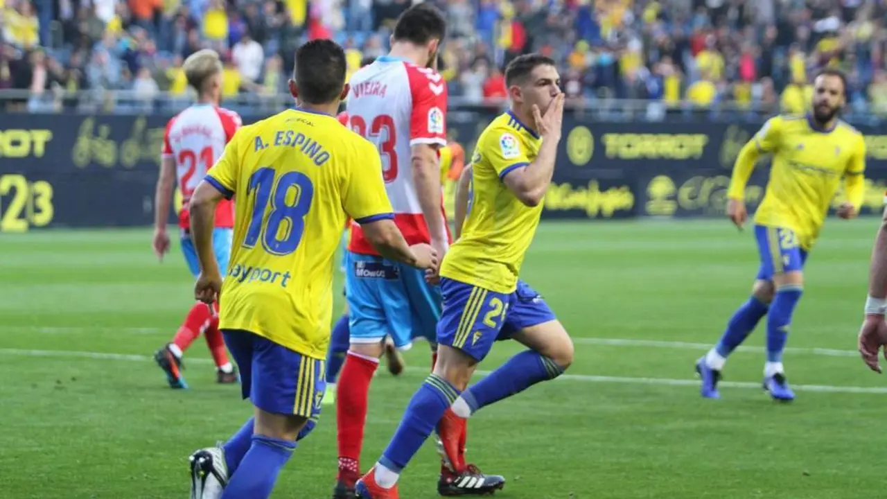 Manu Vallejo salva el empate para un C&aacute;diz CF desdibujado