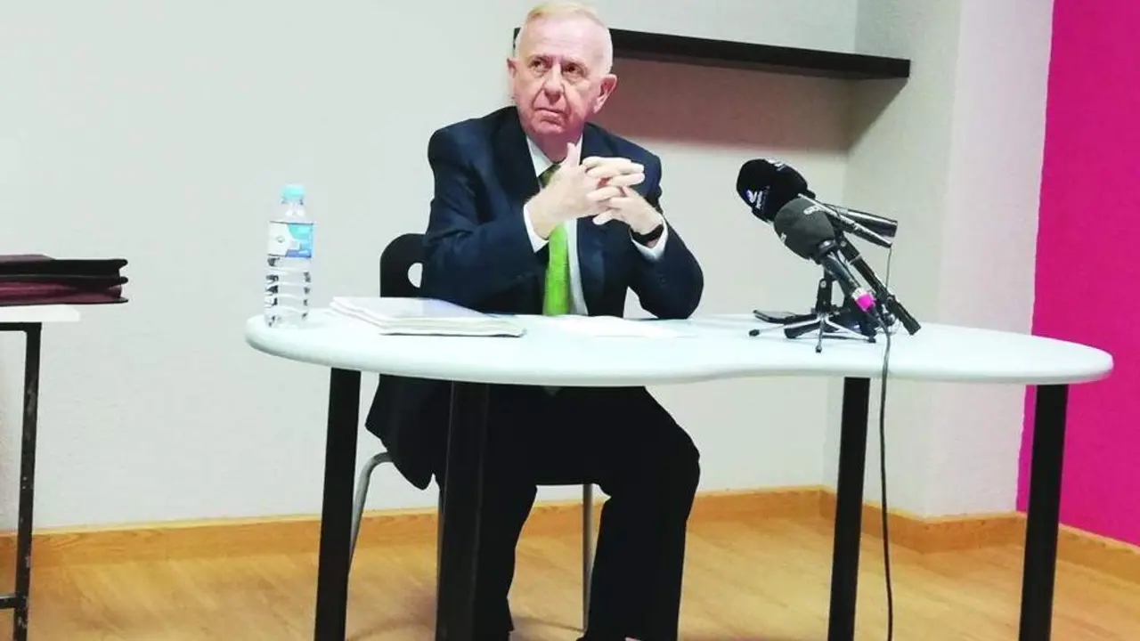 Fern&aacute;ndez Montes en rueda de prensa. - Alicia Matas
