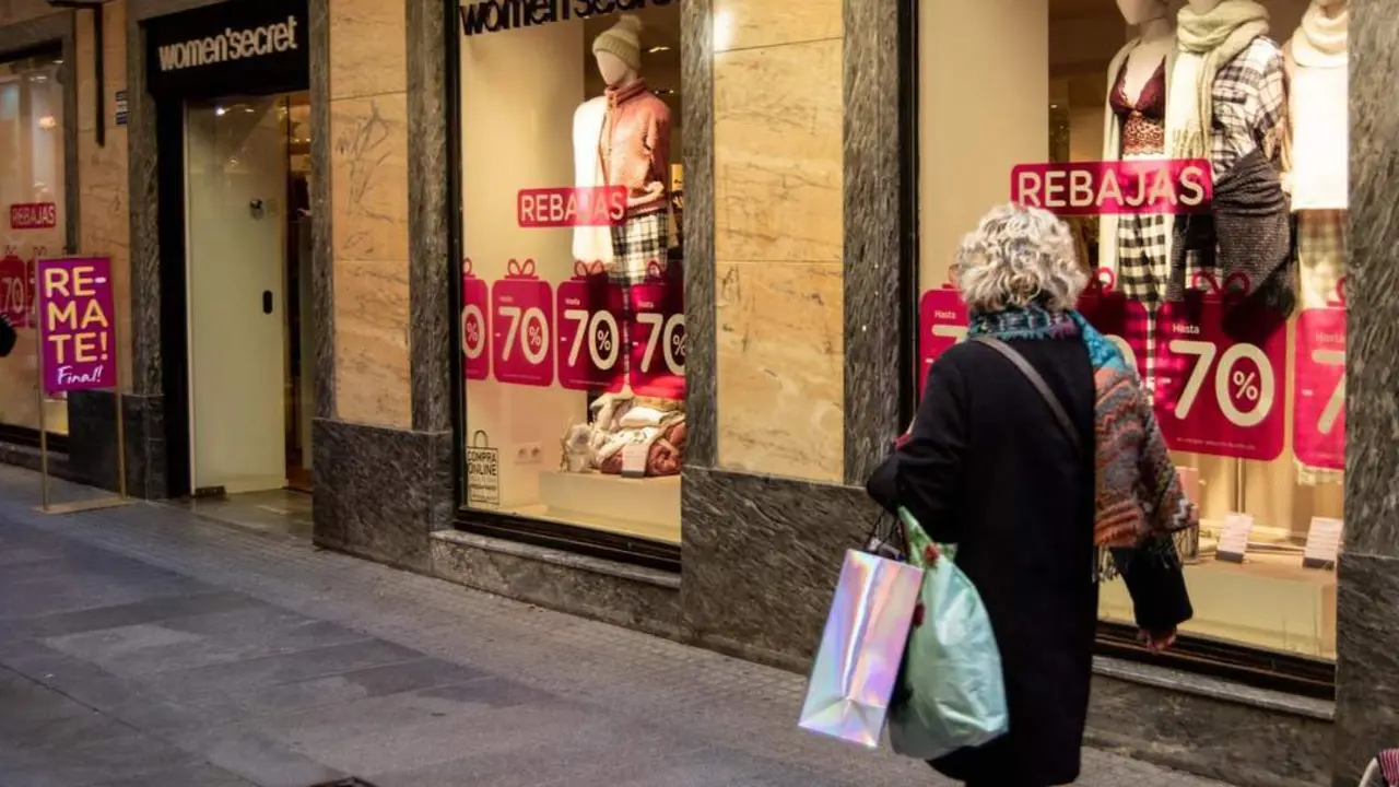 Uno de los comercios de la calle Columela. - E. Escoriza