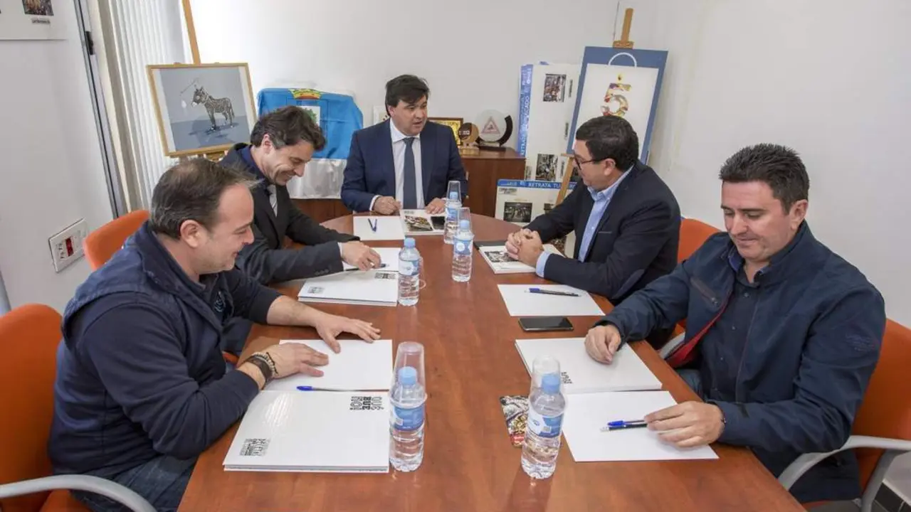 Reuni&oacute;n con los detallistas del Mercado del Carmen. - VH