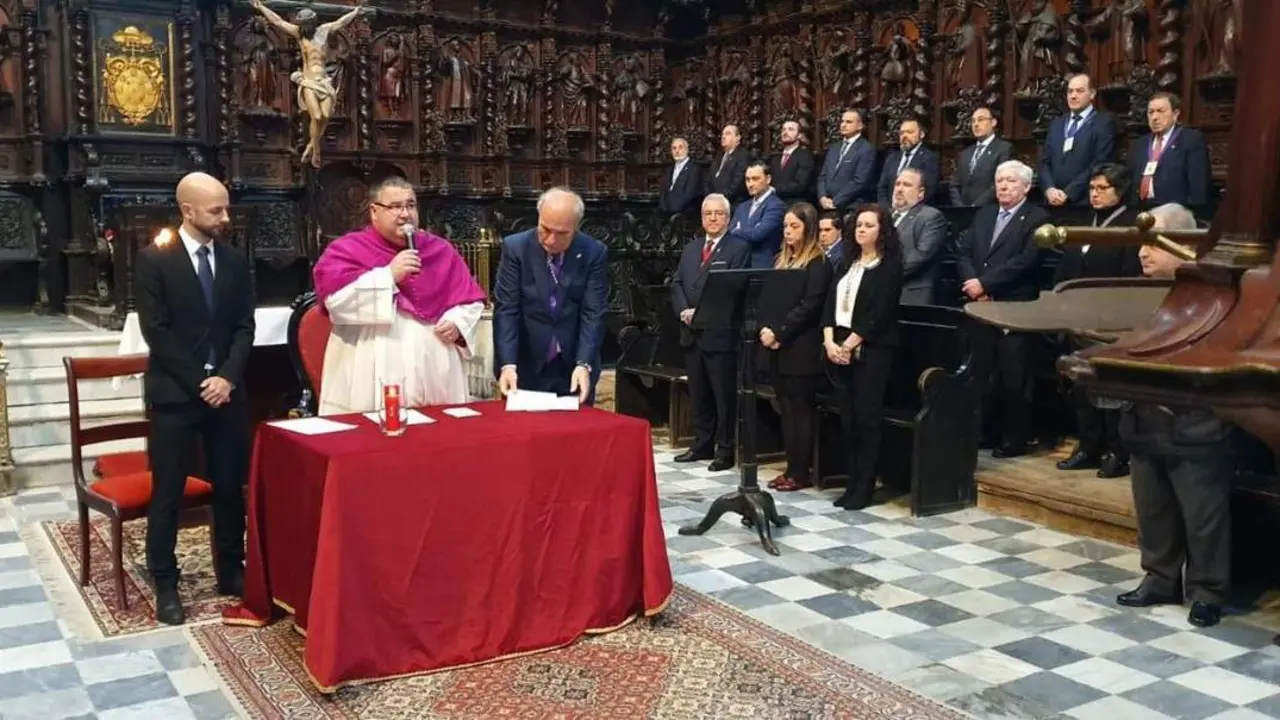 Con Rafael Vez presidiendo el acto. - Viva