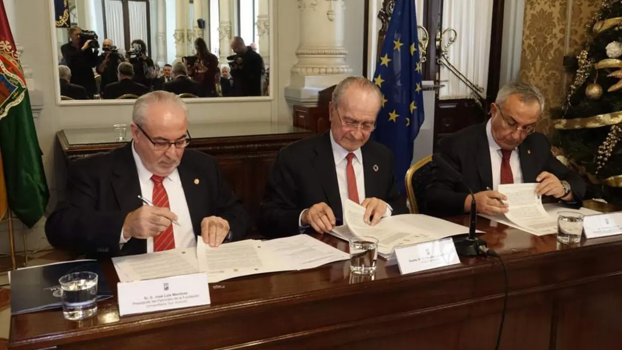 Firma del protocolo entre la UCAM, COE y Ayuntamiento. - vm