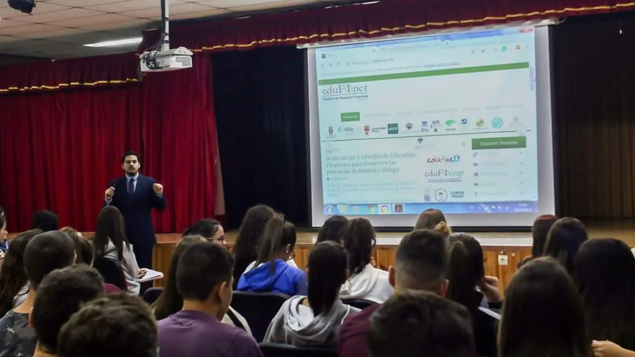Edufinet ha hecho balance. - VM