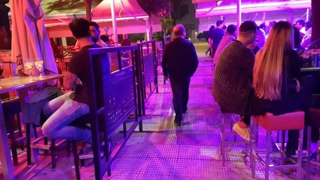 Bares de copas en Paseo Col&oacute;n. - @EmergenciaSev