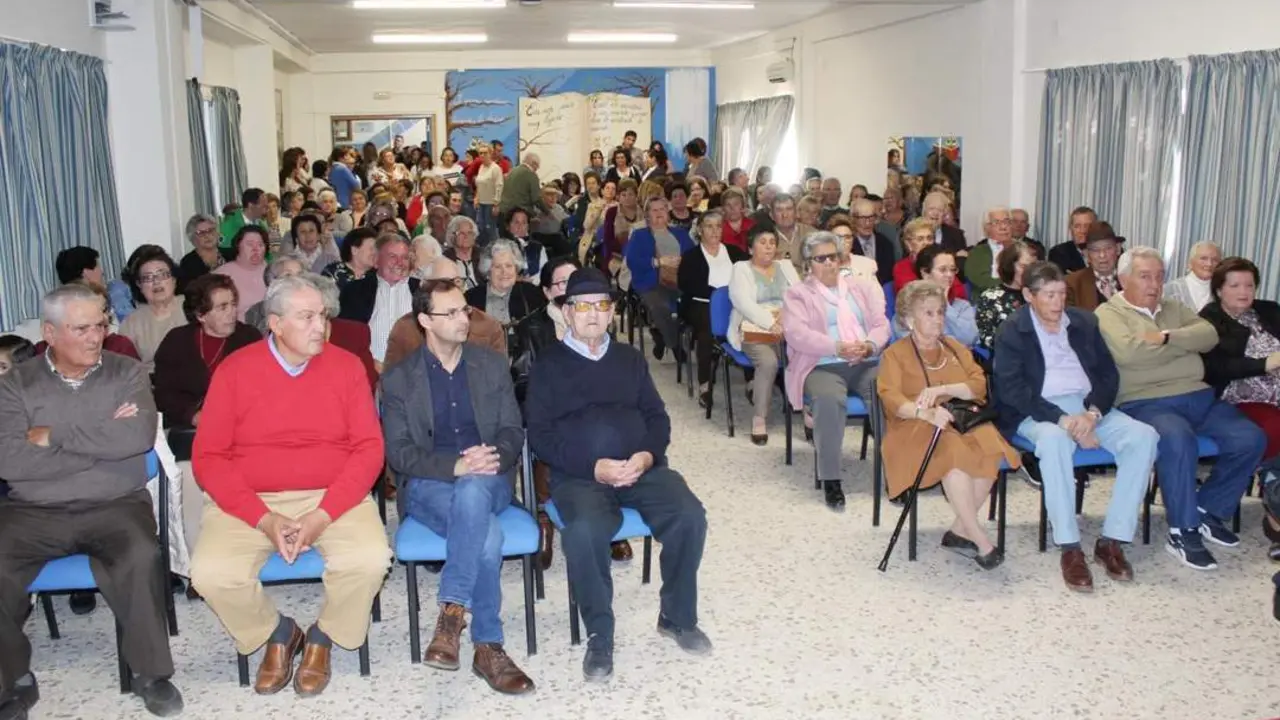 El alcalde, V&iacute;ctor Mora, volvi&oacute; a acompa&ntilde;ar a los vecinos de la zona - Ra&uacute;l J. Bustillos