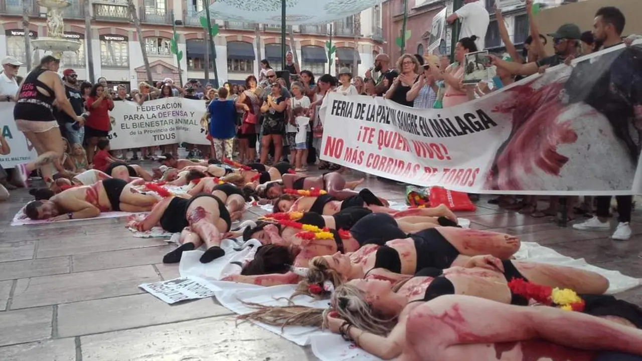 Protesta anti tortura animal en M&aacute;laga. - Jotad&eacute;