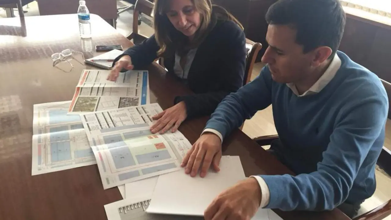 Victoria Rodr&iacute;guez con el arquitecto Felipe Mart&iacute;nez. - EC