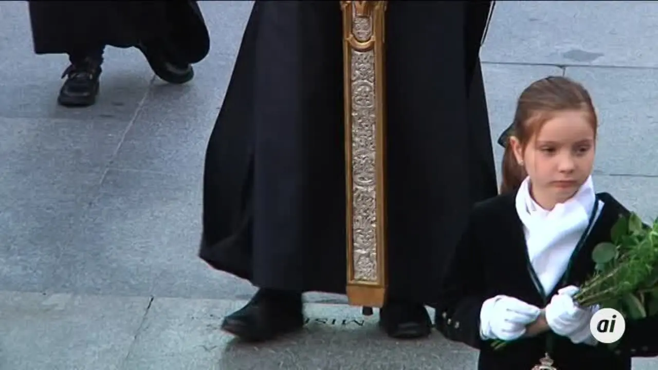 Sobriedad y silencio con el crucificado de San Francisco