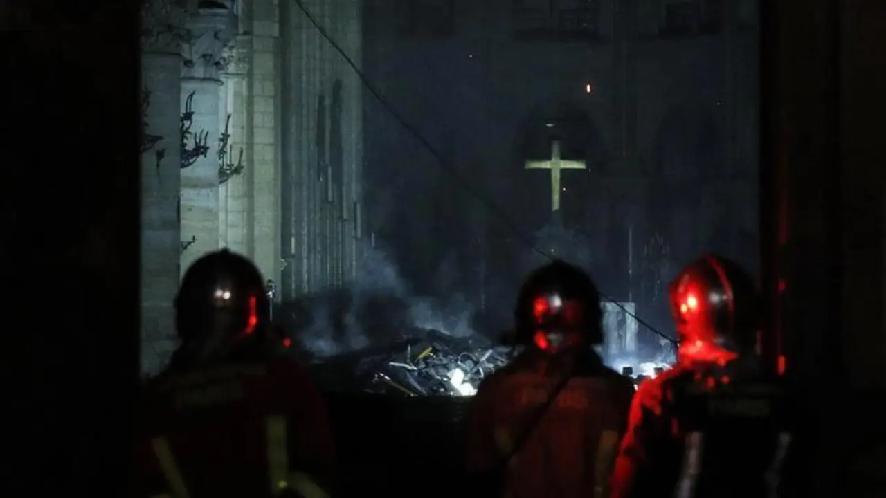 El mundo, conmocionado al ver arder la catedral Notre Dame de Par&iacute;s