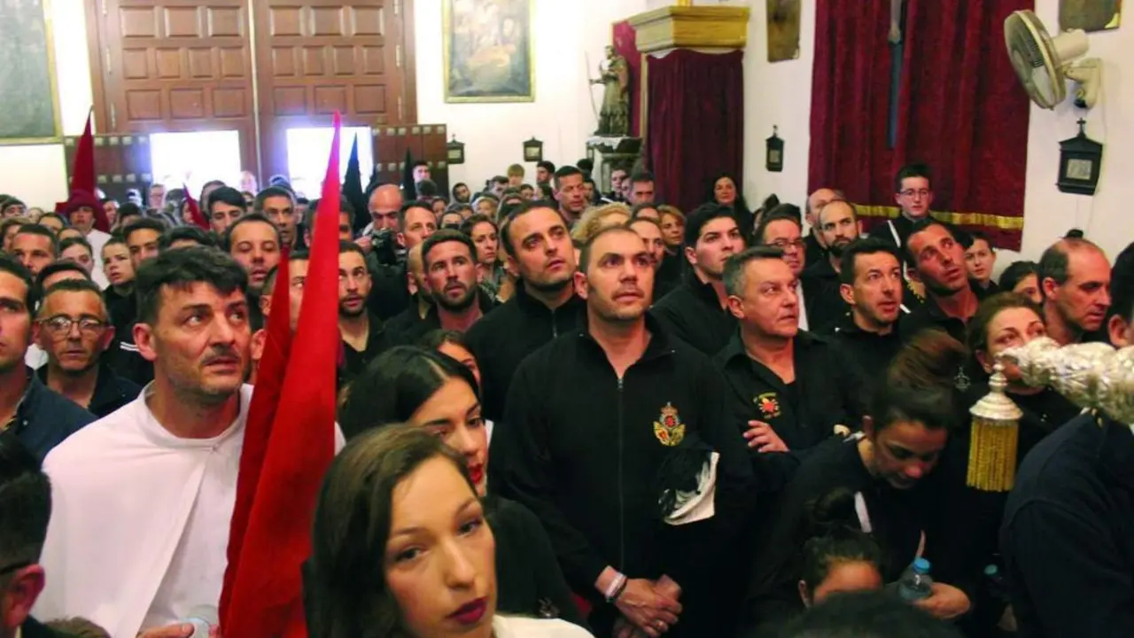 Tristeza generalizada en la Iglesia de la Sant&iacute;sima Trinidad - Ra&uacute;l J. Bustillos