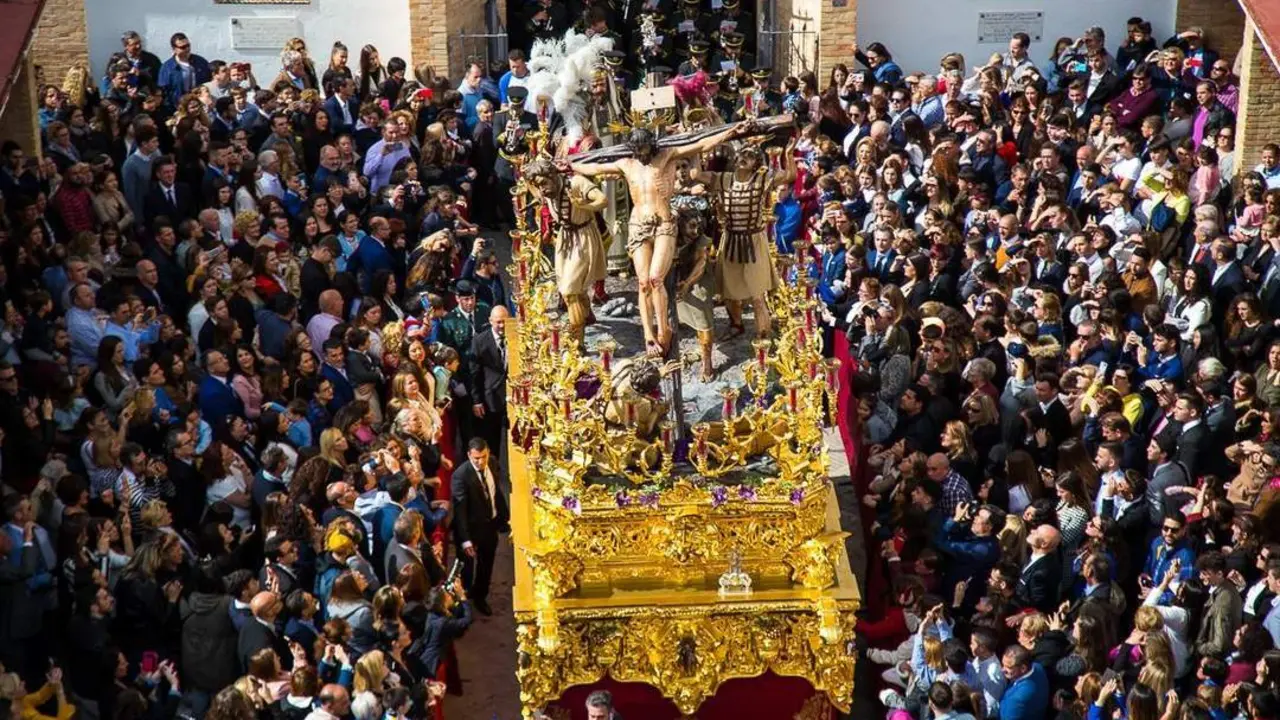 El Viernes Santo de Jerez pudo con el amago de lluvia