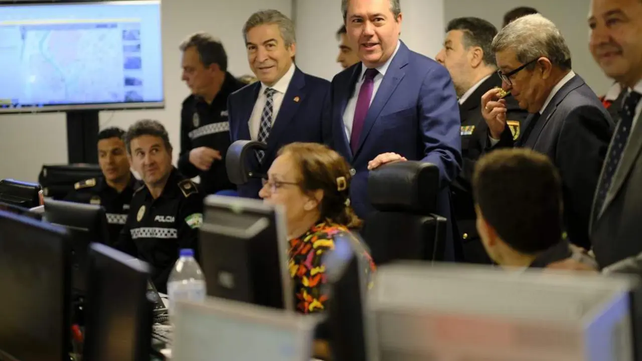 Visita de Espadas al Cecop. - Ayto