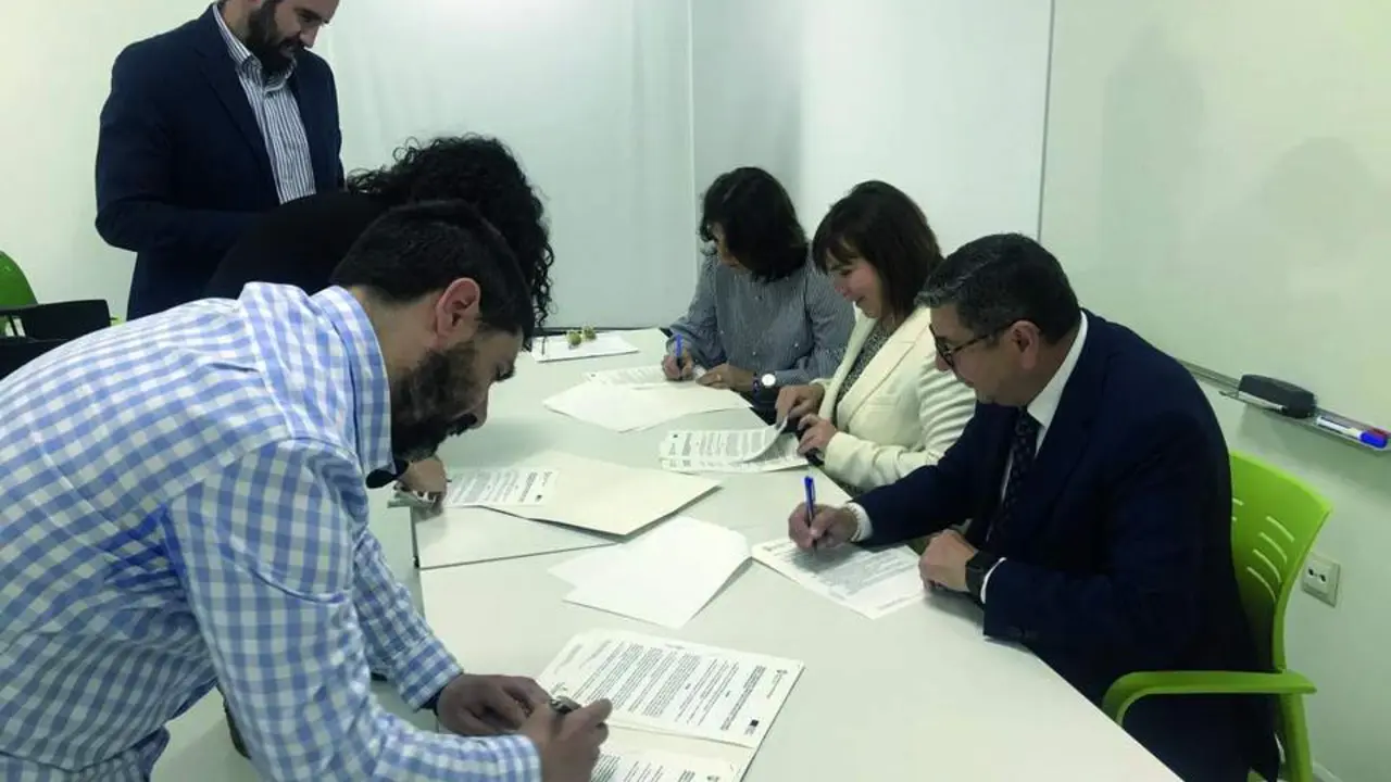 Firma de las nuevas empresas que se incorporan al vivero del Tecnoalimentario - Viva M&aacute;laga