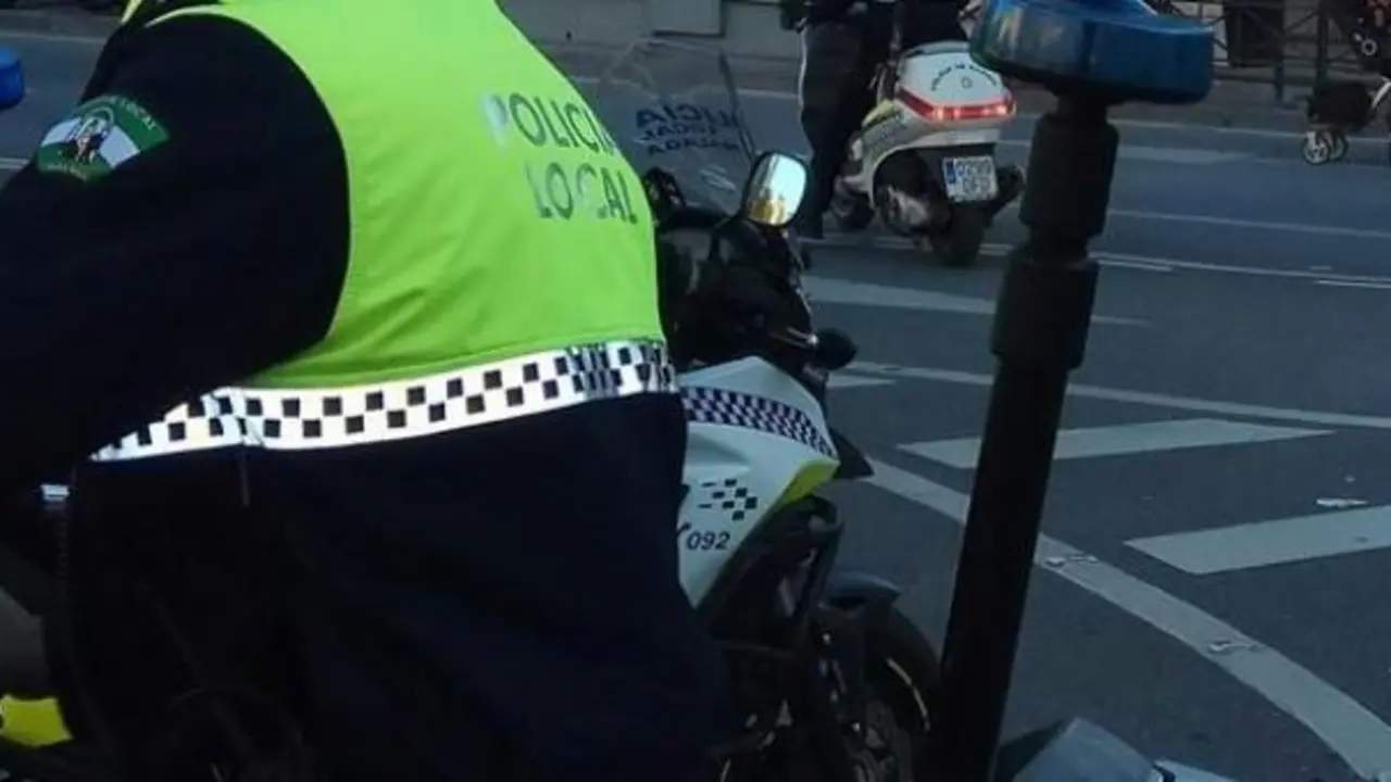 Polic&iacute;a local.  - VM