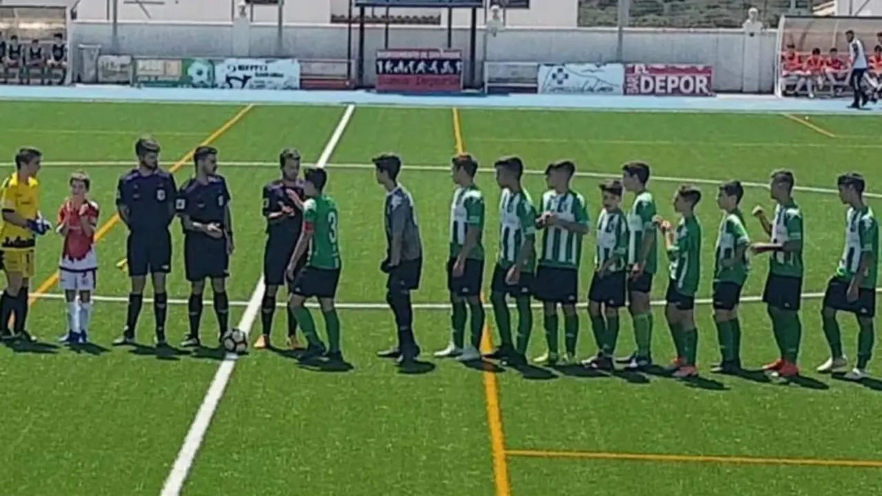 El equiipo infantil A del Atl&eacute;tico Sanluque&ntilde;o antes de empezar el partido - A. I.