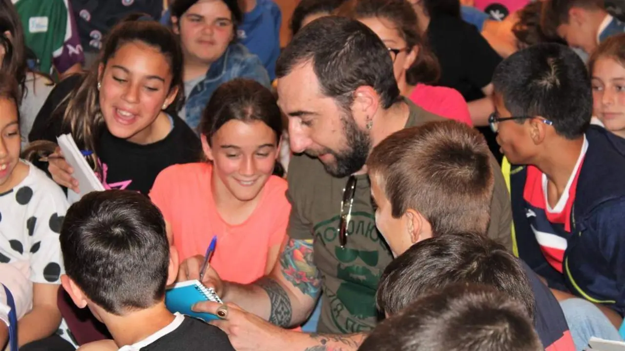 Manu Brabo aconseja a los futuros periodistas que "tengan curiosidad"