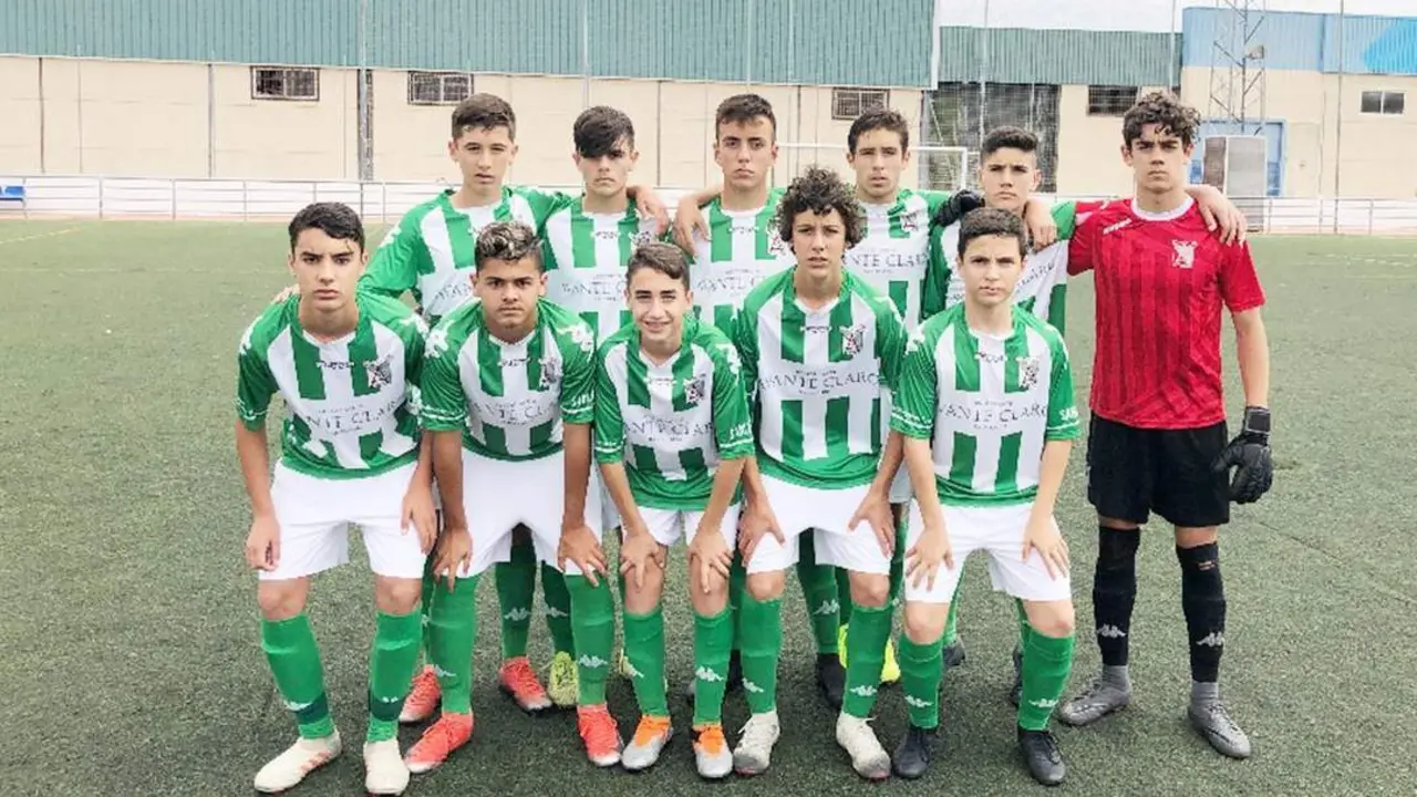 El equipo infantil A del Atl&eacute;tico Sanluque&ntilde;o antes del partido - A. I.
