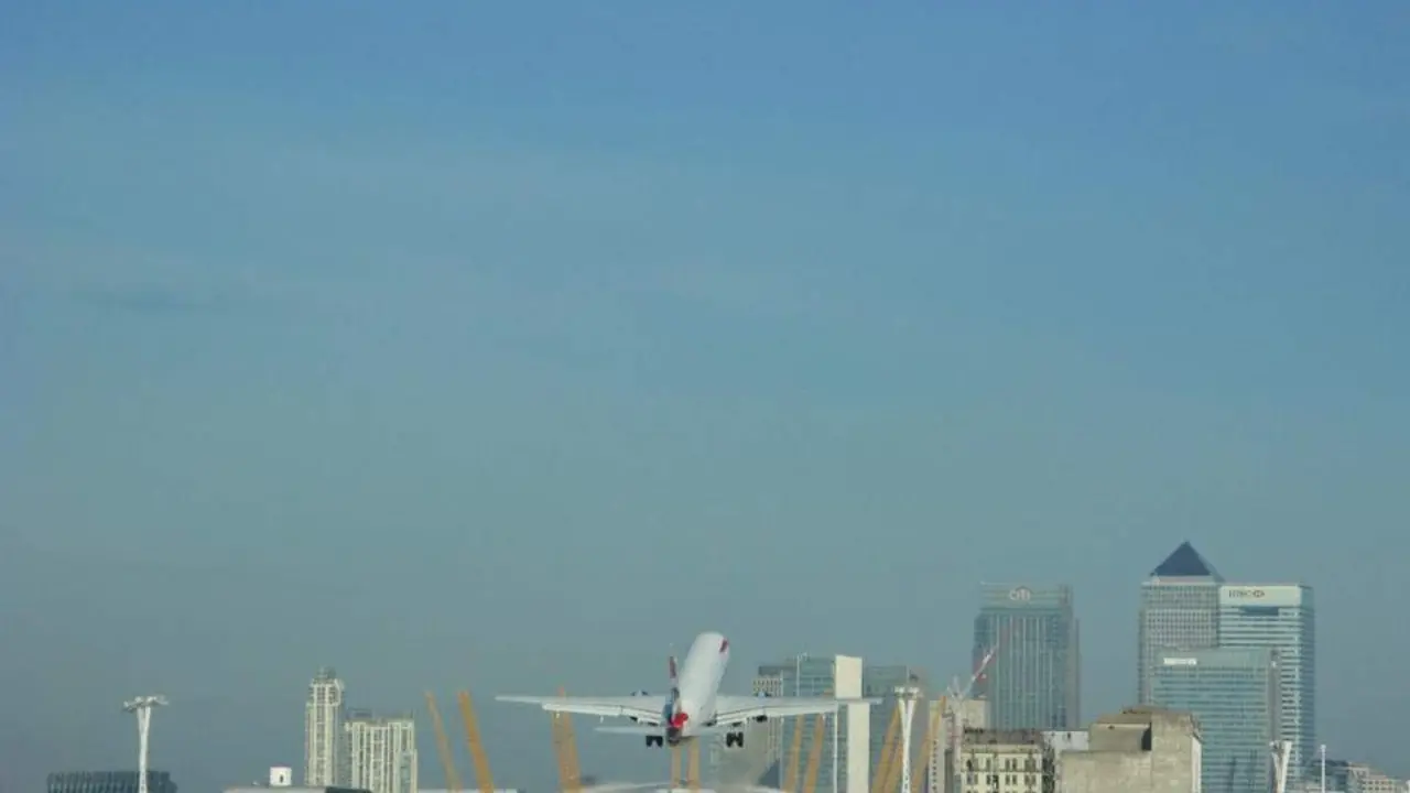 Aeropuerto. - Cedida