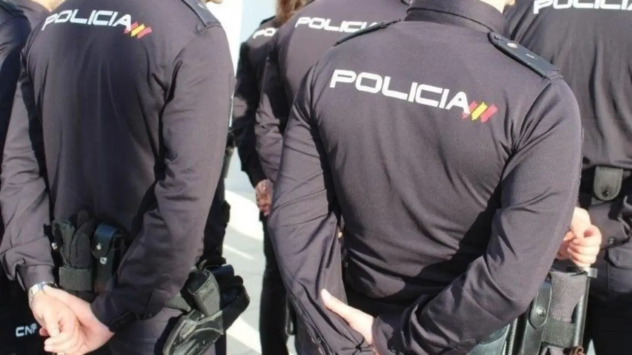 Polic&iacute;a Nacional. - VM