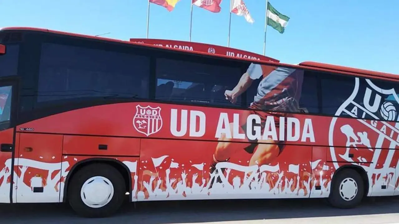 El autob&uacute;s de la UD Algaida 'subi&oacute;' a la Segunda Andaluza - A. I.