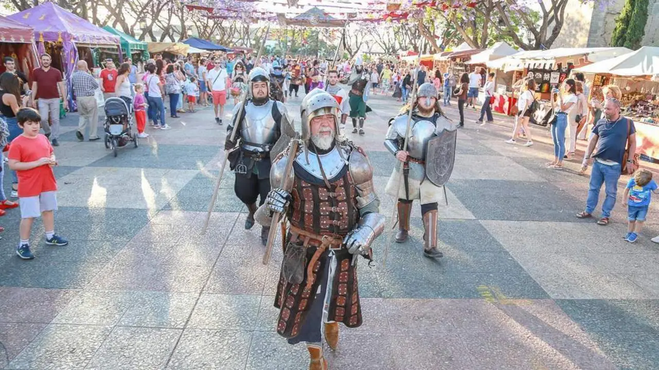 La Alameda Vieja viaja al pasado de la mano del mercado medieval