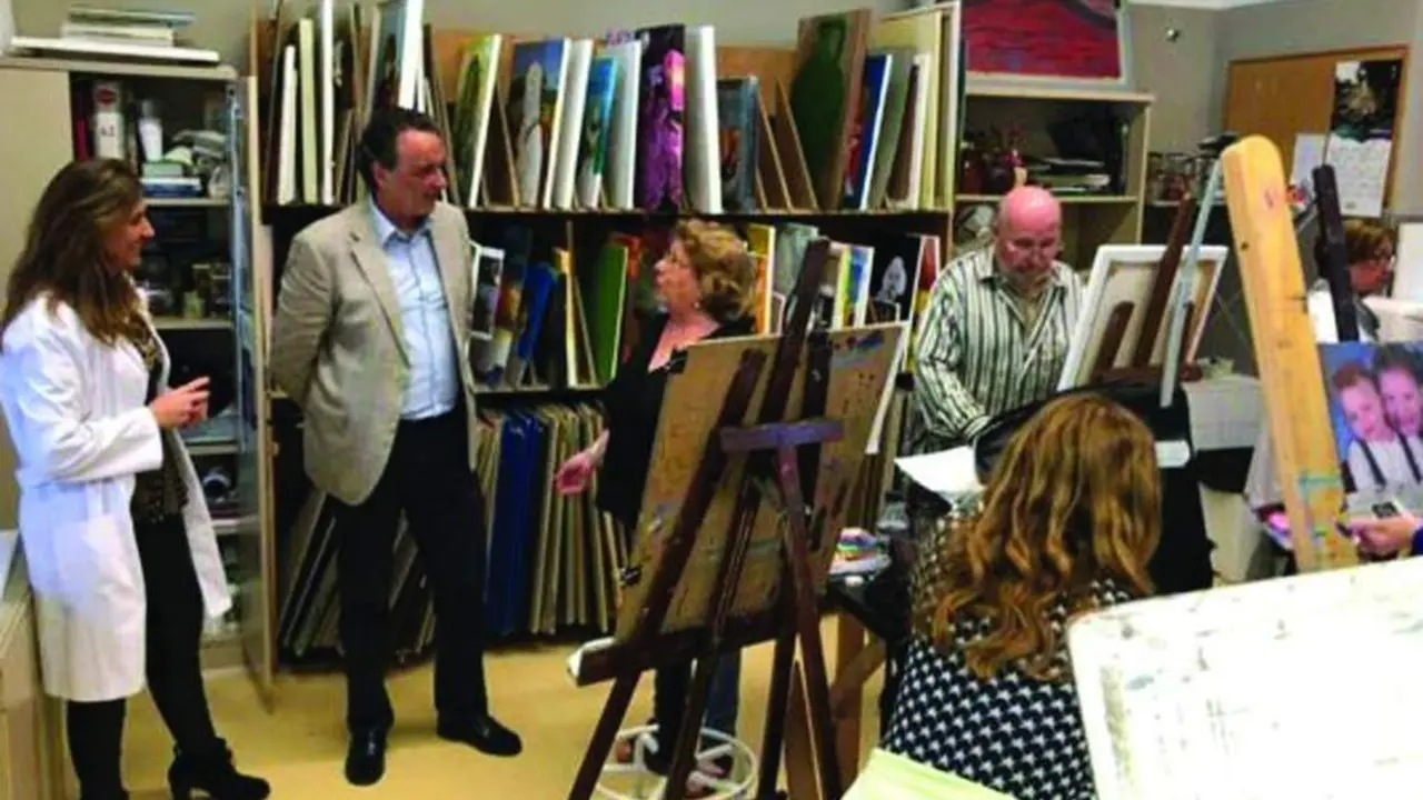 El alcalde de Torremolinos en funciones, Jos&eacute; Ortiz, en una de sus visitas a un taller de la UP. - ROHU