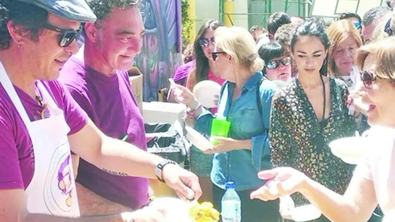 Uno de los momentos de campa&ntilde;a del alcalde en funciones.  - AC