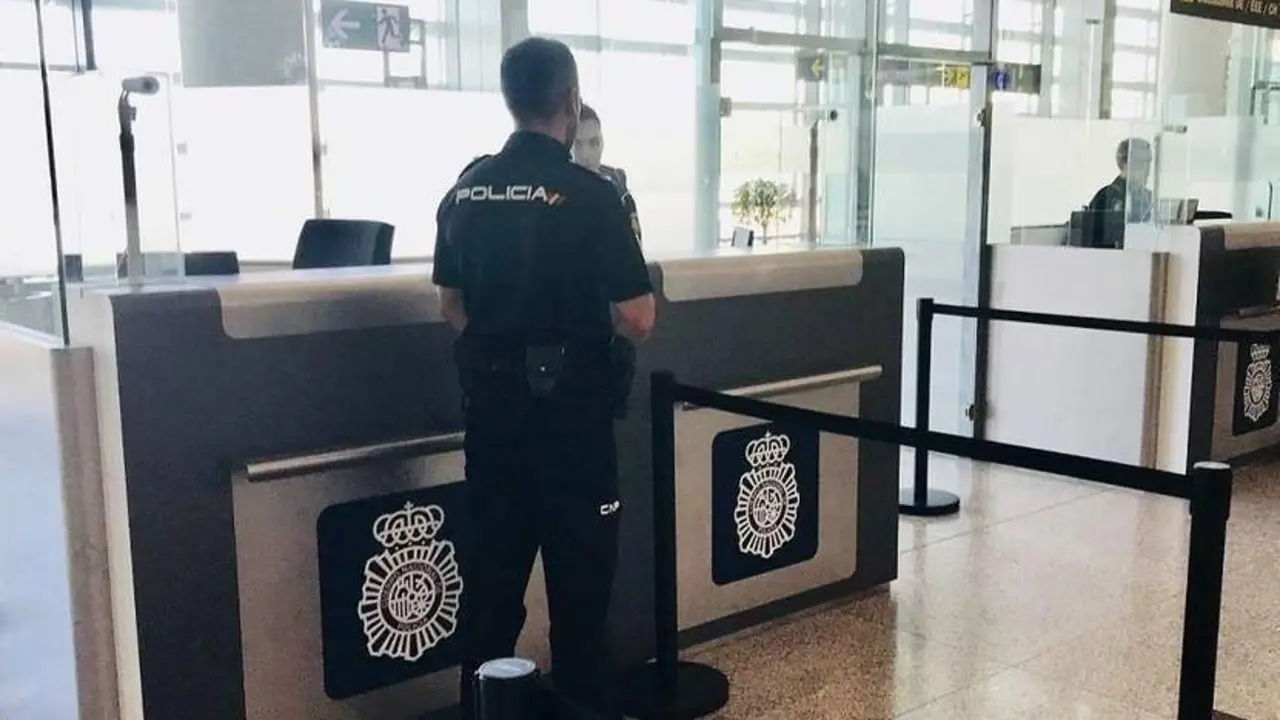 Control del aeropuerto.  - VM