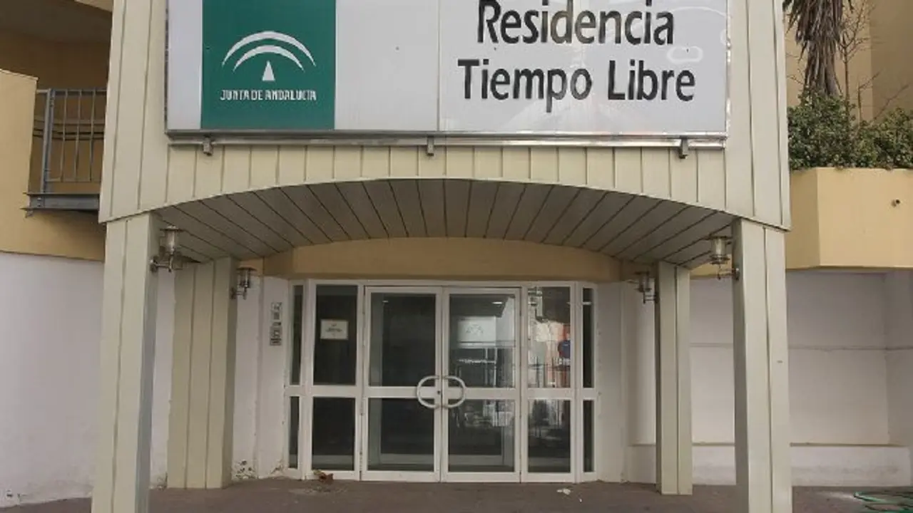 La residencia lleva ya casi dos a&ntilde;os sin actividad, desde que cerr&oacute; sus puertas en noviembre de 2007. - IJ Poveda