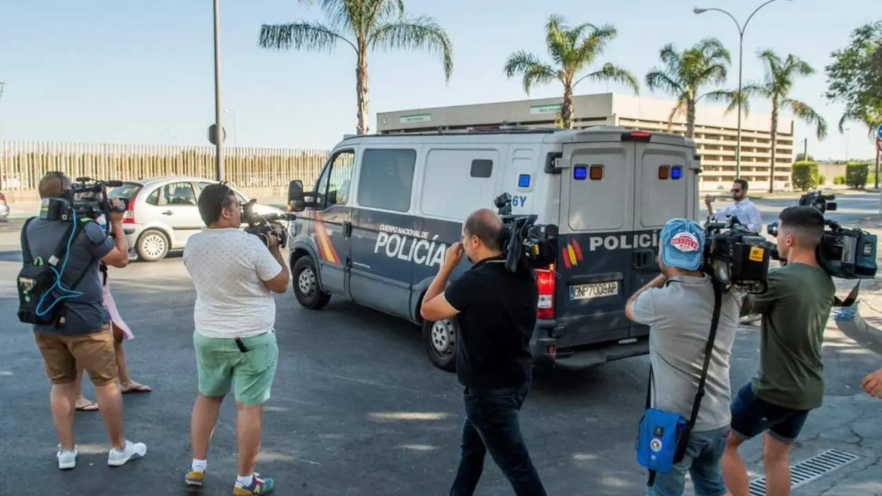 Los cinco miembros de La Manada entran en la c&aacute;rcel Sevilla 1
