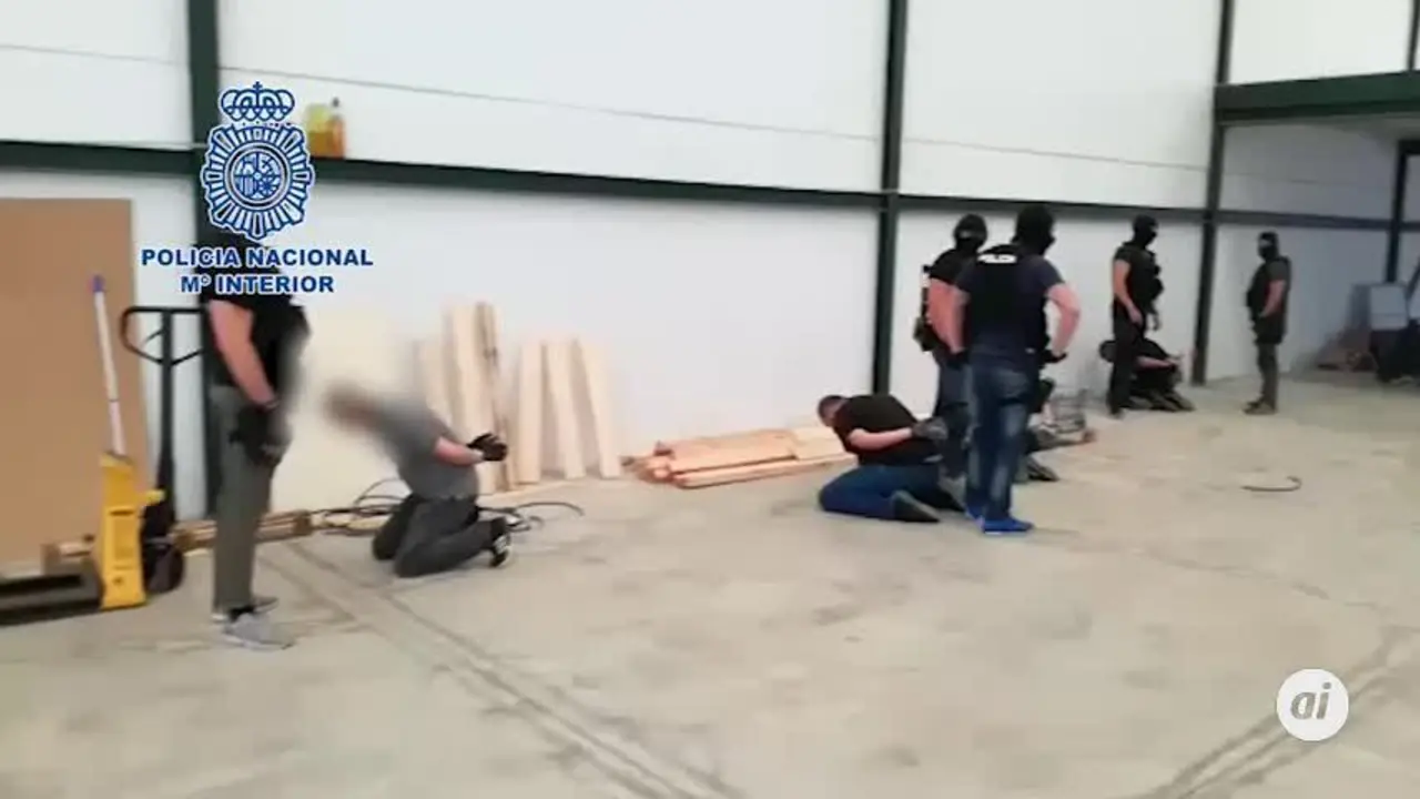 Detenidos cinco narcos que ocultaban hach&iacute;s en bloques de madera