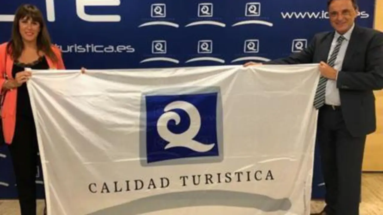 La edil de Playas, Maribel Baeza, y el alcalde de Torremolinos, Jos&eacute; Ortiz. - V.M.