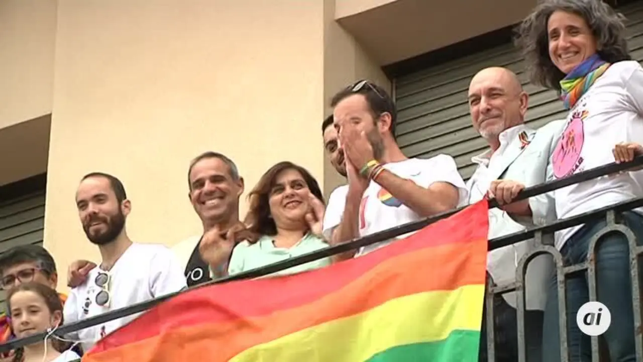 El puente de la Constituci&oacute;n de 1812 se te&ntilde;ir&aacute; con la bandera arcoiris