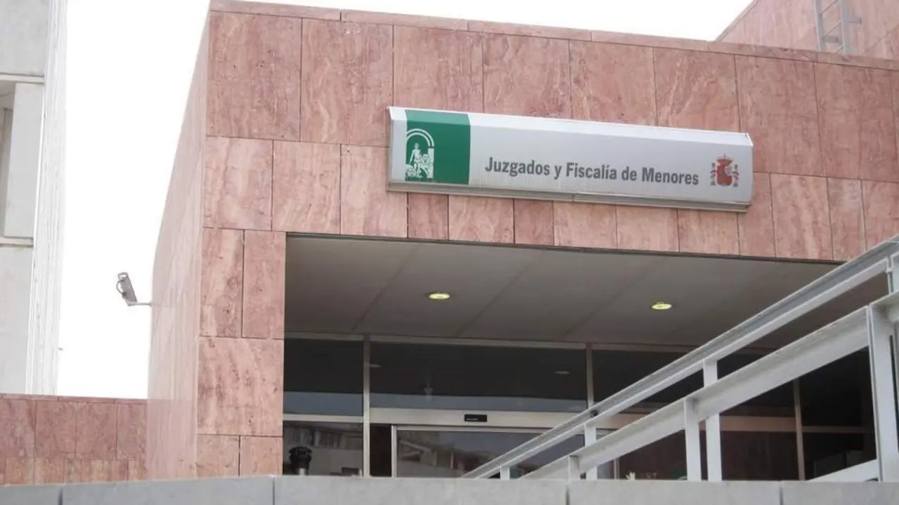 Fiscal&iacute;a de menores. - VM