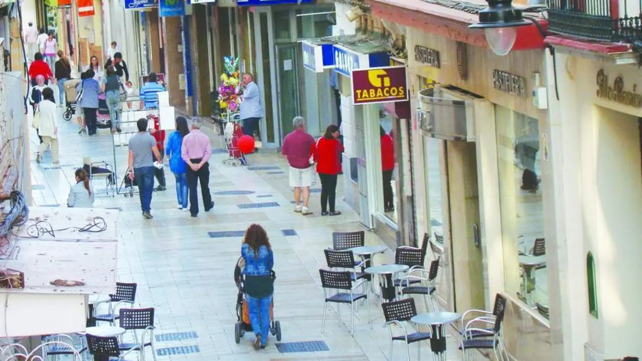 Gente por la calle. - VH