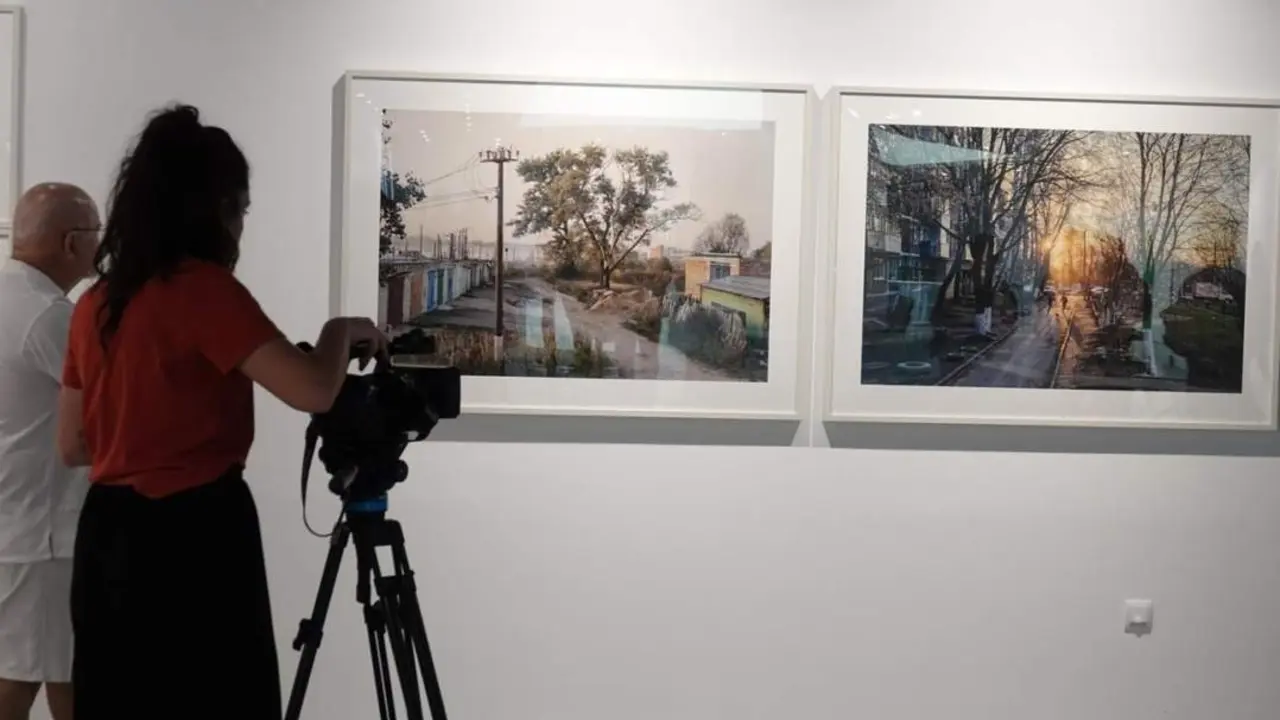 Dmitry Lookianov muestra la Rusia de ayer y de hoy en una exposici&oacute;n