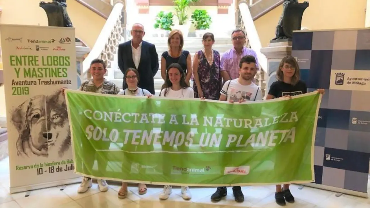 Los cinco j&oacute;venes malague&ntilde;os que han participado en la aventura. - vm