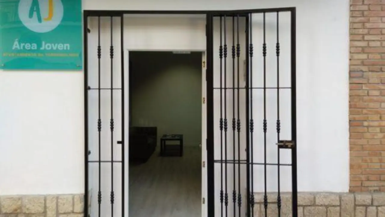 Fachada de la Casa de la Juventud de Torremolinos. - V.M.