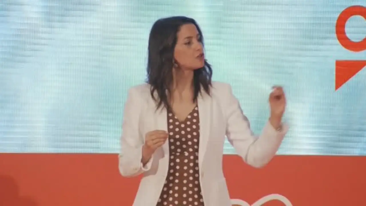 Arrimadas tacha de &ldquo;culebr&oacute;n del sill&oacute;n&rdquo; la negociaci&oacute;n PSOE-Podemos