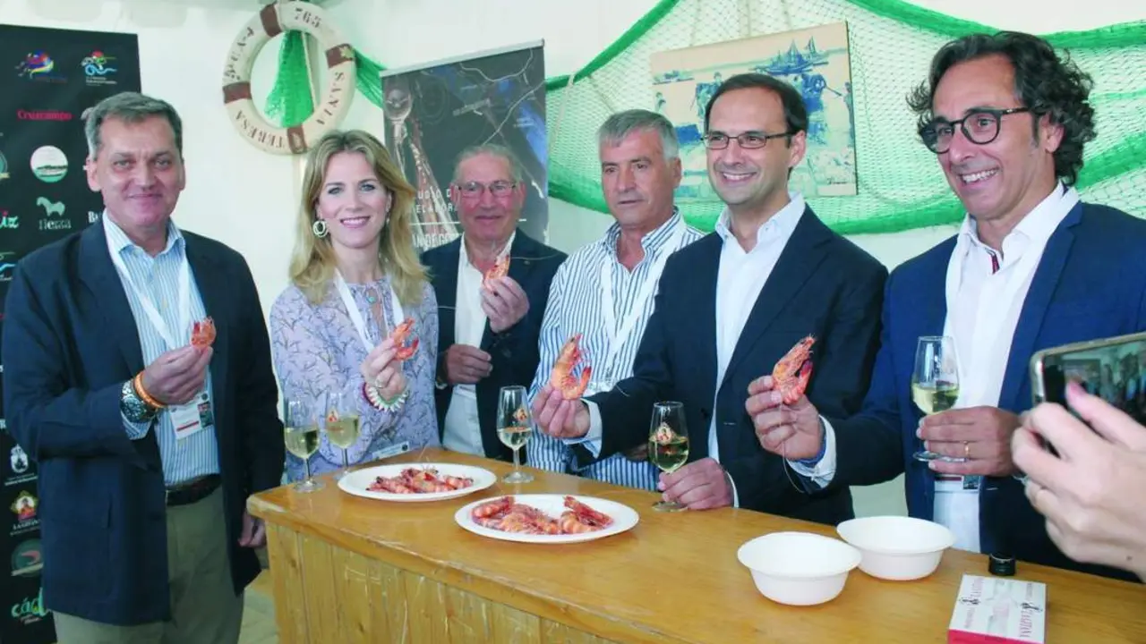 Brindis por el langostino con una copa de Manzanilla - Ra&uacute;l J. Bustillos