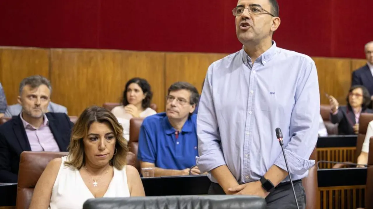 Jos&eacute; Fiscal, Susana D&iacute;az y Mario Jim&eacute;nez, durante el pleno que aprob&oacute; el presupuesto andaluz. - Jes&uacute;s Prieto/EP