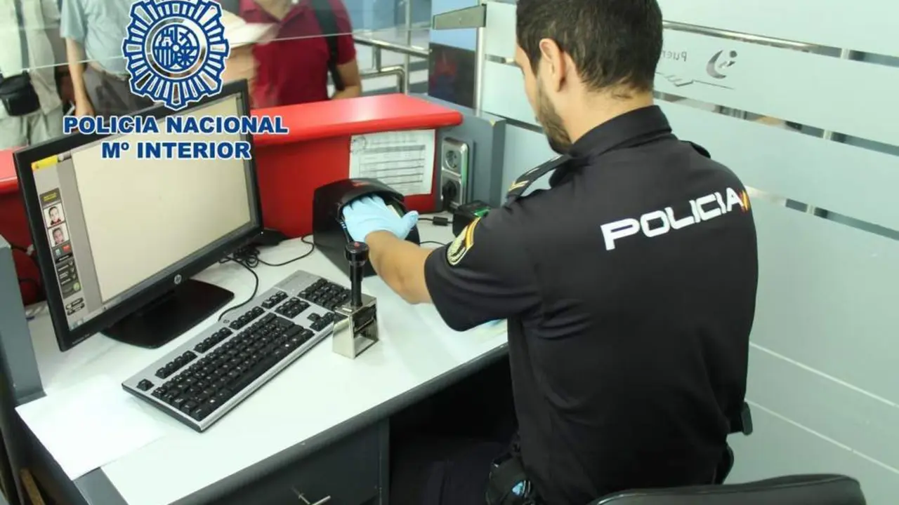El pr&oacute;fugo fue detenido en el Puerto de Almer&iacute;a. - EP