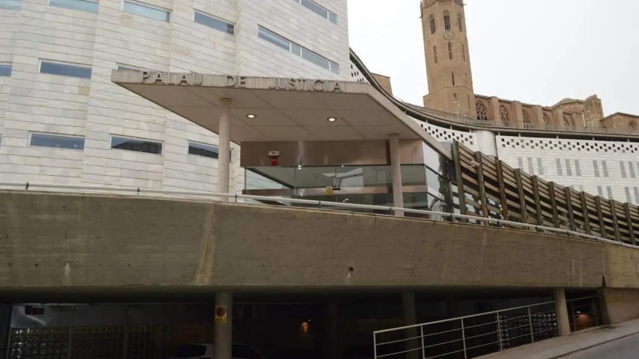 Pasa a disposici&oacute;n judicial la pareja de Lleida detenida por malos tratos a su beb&eacute;. - EP