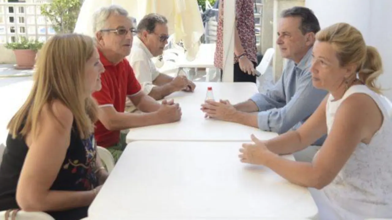 Reuni&oacute;n con el alcalde de Torremolinos, Jos&eacute; Ortiz, y la concejala del &aacute;rea de Mayores, Carmen Garc&iacute;a.  - V.M.