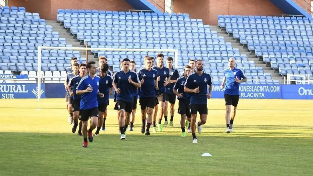 Futbolistas del Recreativo de Huelva durante un entrenamiento. - VH