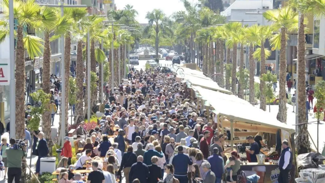 Vista a&eacute;rea del mercadillo de productos andaluces. - ROHU